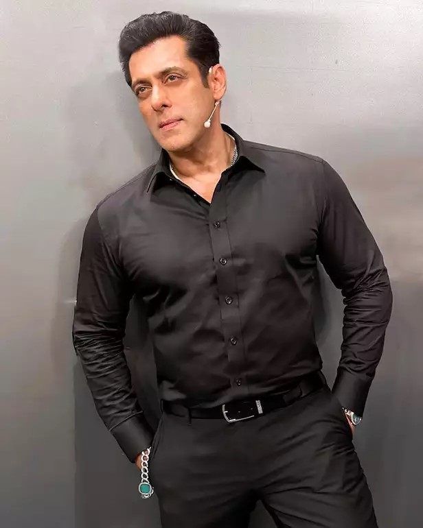 Salman Seen On Alliance Sets