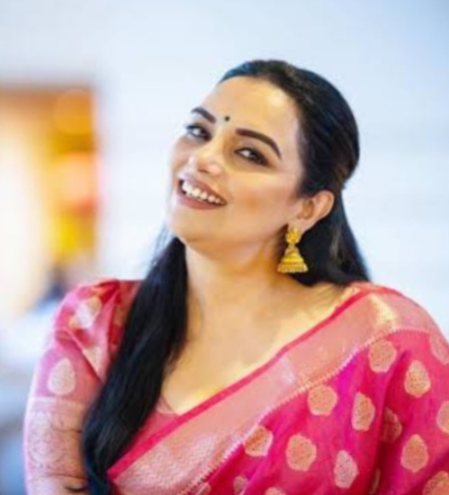 Shwetha Menon In Trouble