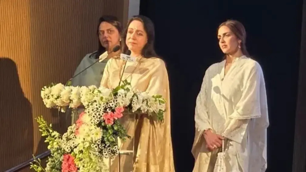 Dharmendra Prayer Meet in Delhi Draws Political Leaders and Bollywood Stars