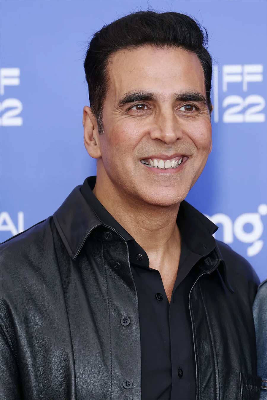 Akshay Kumar recovers from eye surgery post-wrap with Vidya Balan, Raashii Khanna